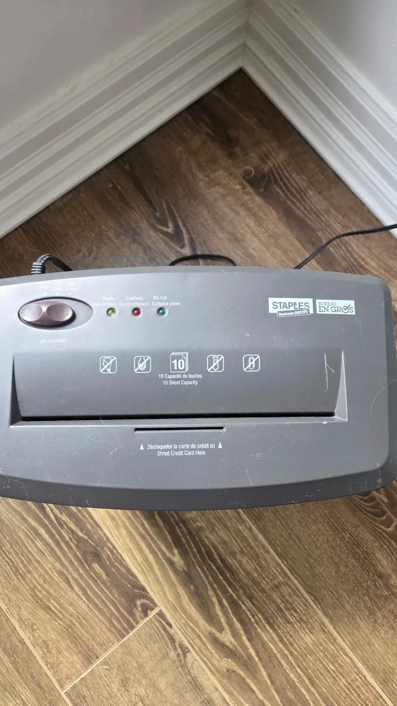 Staples Shredder - photo 2