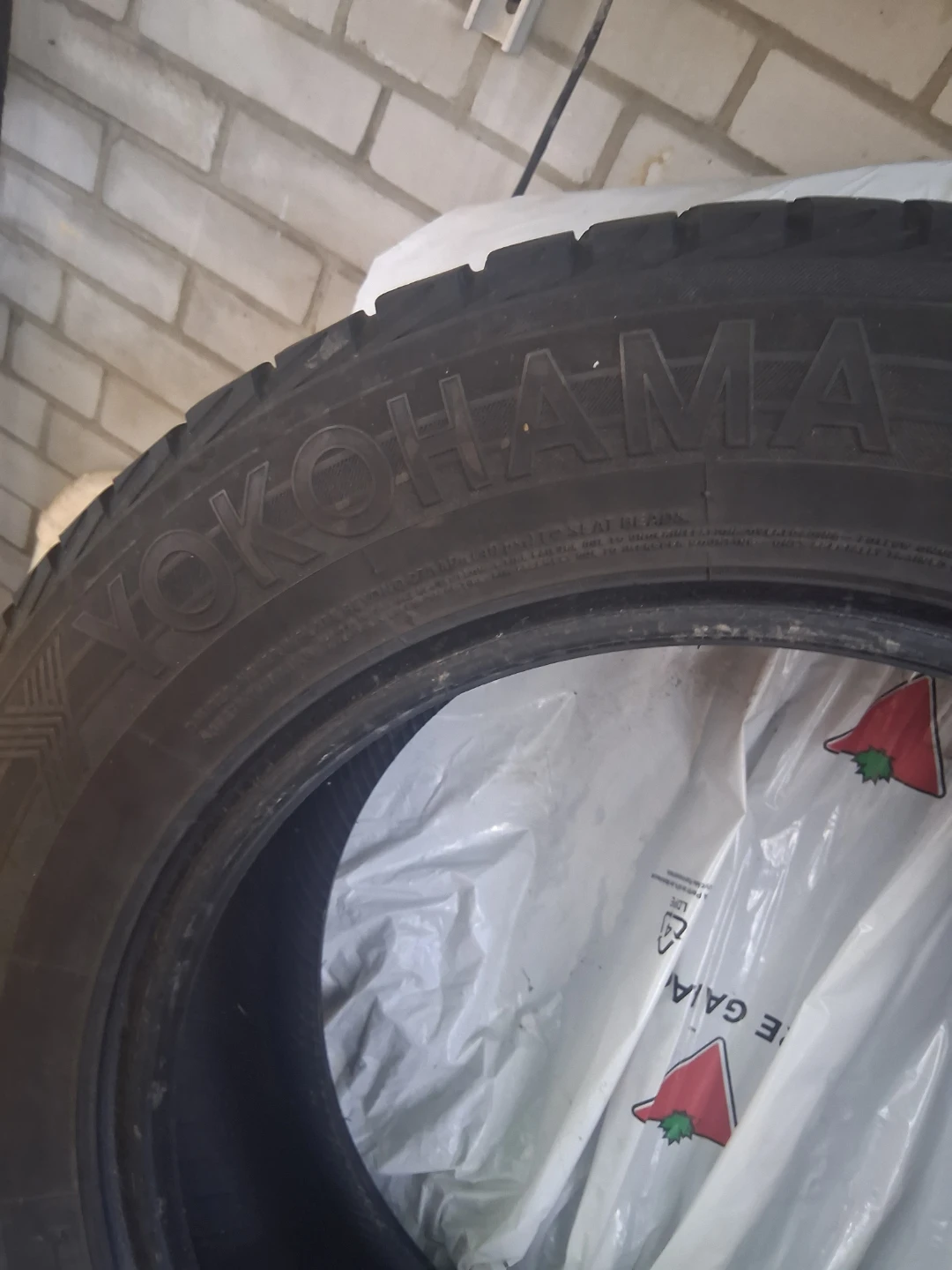 4 yokohama 235/65r18 winter Tires