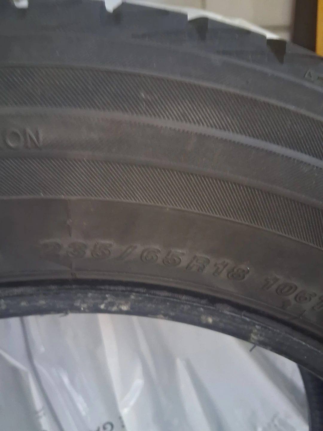 4 yokohama 235/65r18 winter Tires - photo 2