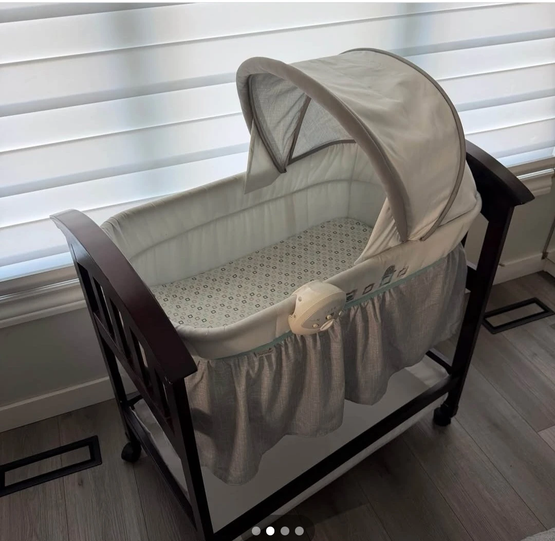 Graco Bassinet with Canopy