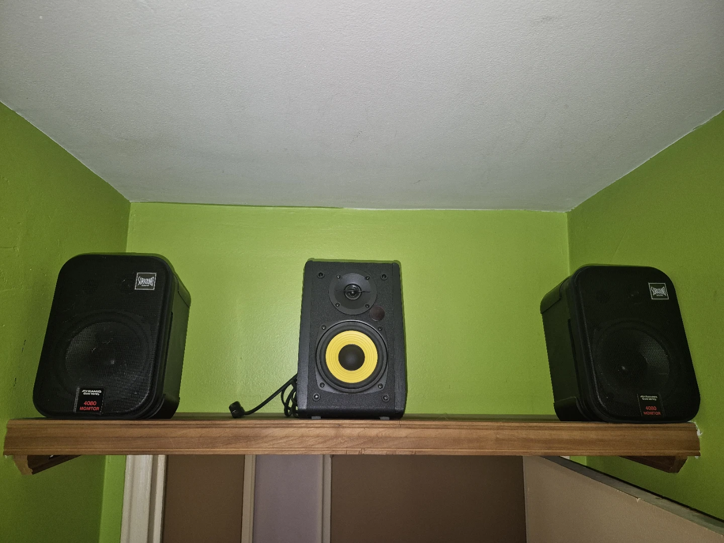 Pyramid Gold Series 4080 Bass Reflex Speakers (Pair)