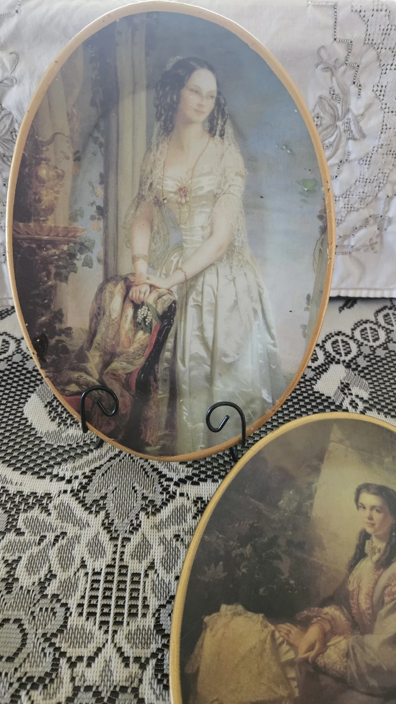 Pair of mid-century ceramic portrait plaques💜 - photo 3