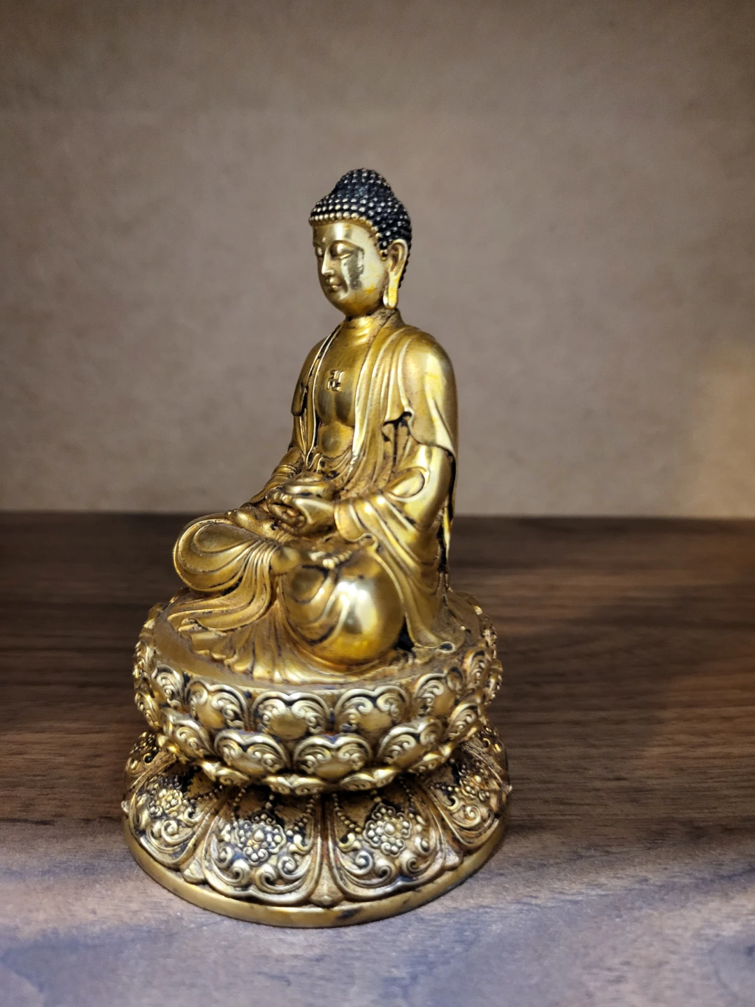 A Qing Dynasty Tibetan Buddhist gilt bronze Shakyamuni Buddha - photo 3