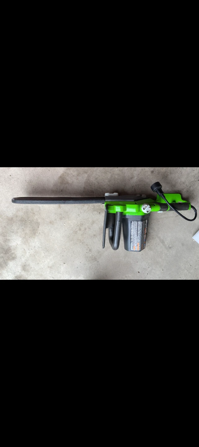 Chainsaw - photo 2