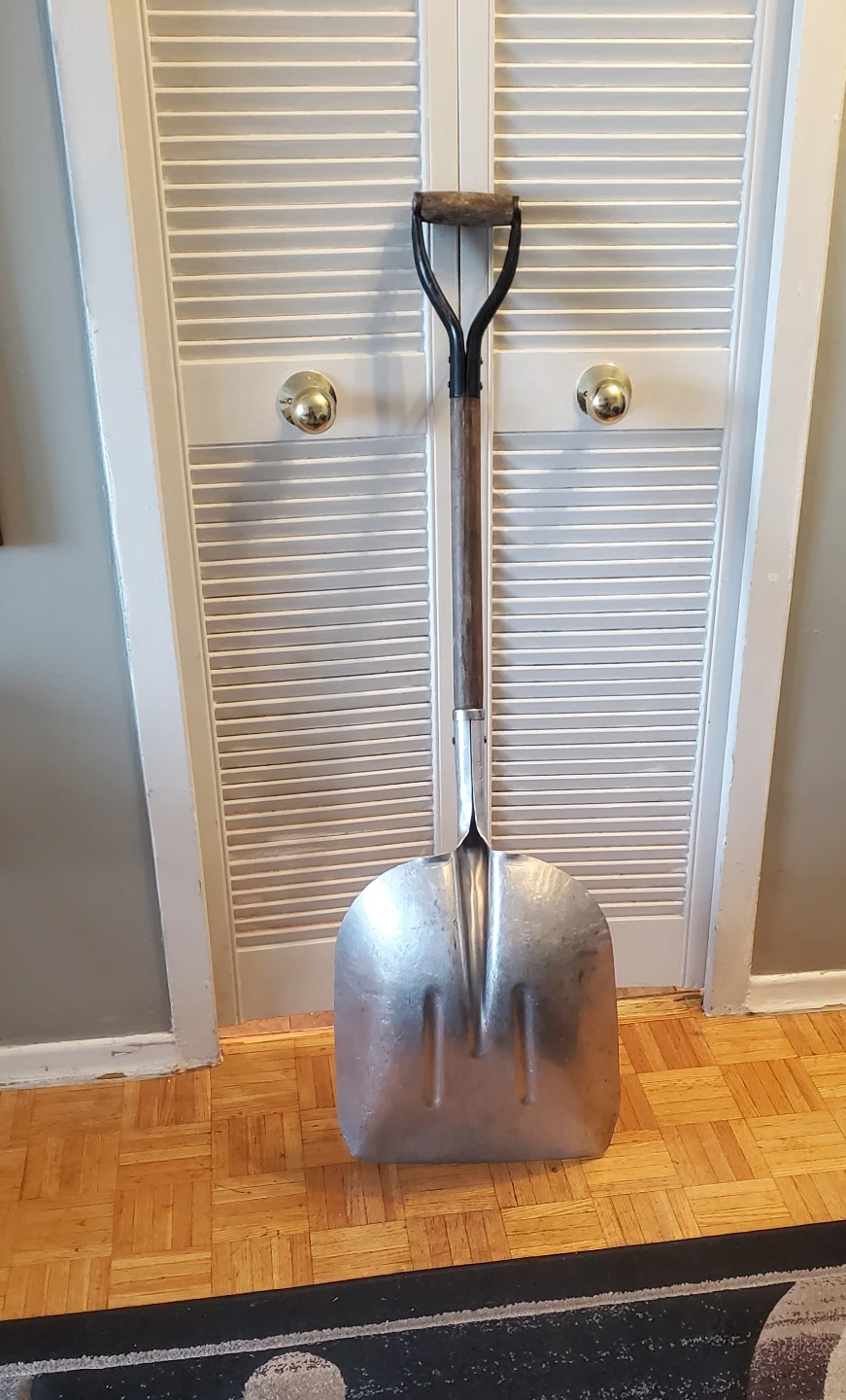 Aluminum Heavy Duty Shovel With Wooden Hendle - photo 2