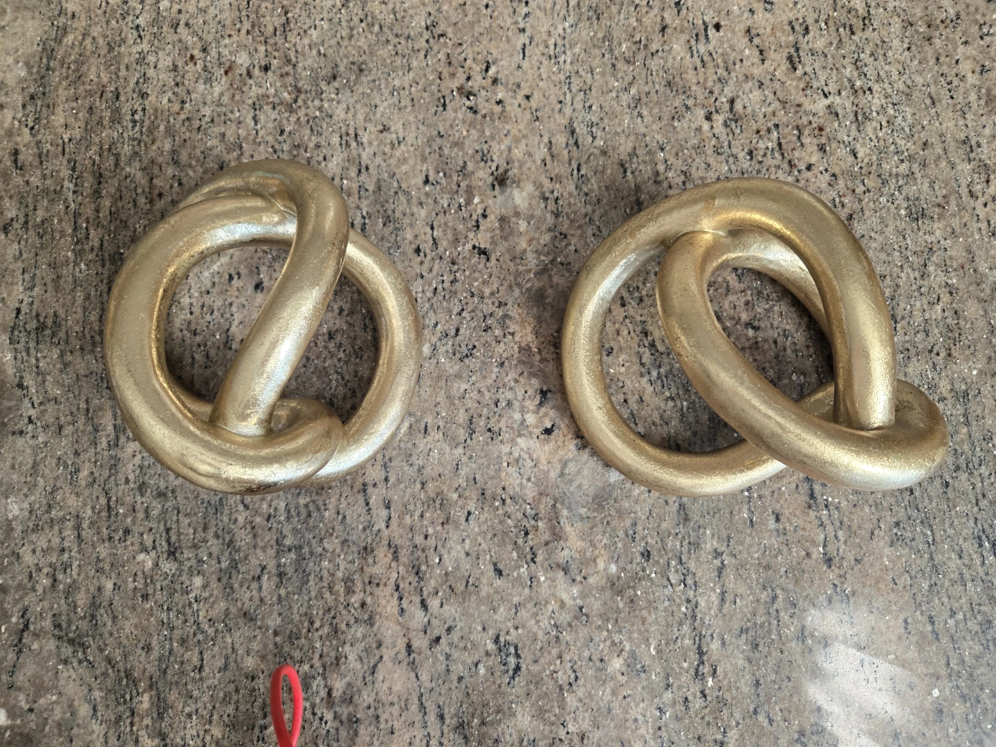 Set of 2 Gold Resin Knotted Sculptures - photo 3