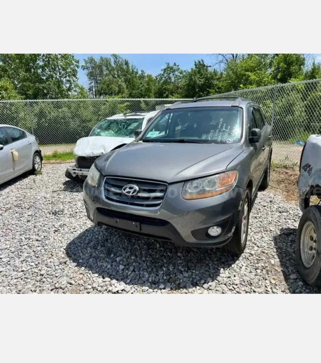 Gray Hyundai Santa Fe SUV - photo 2