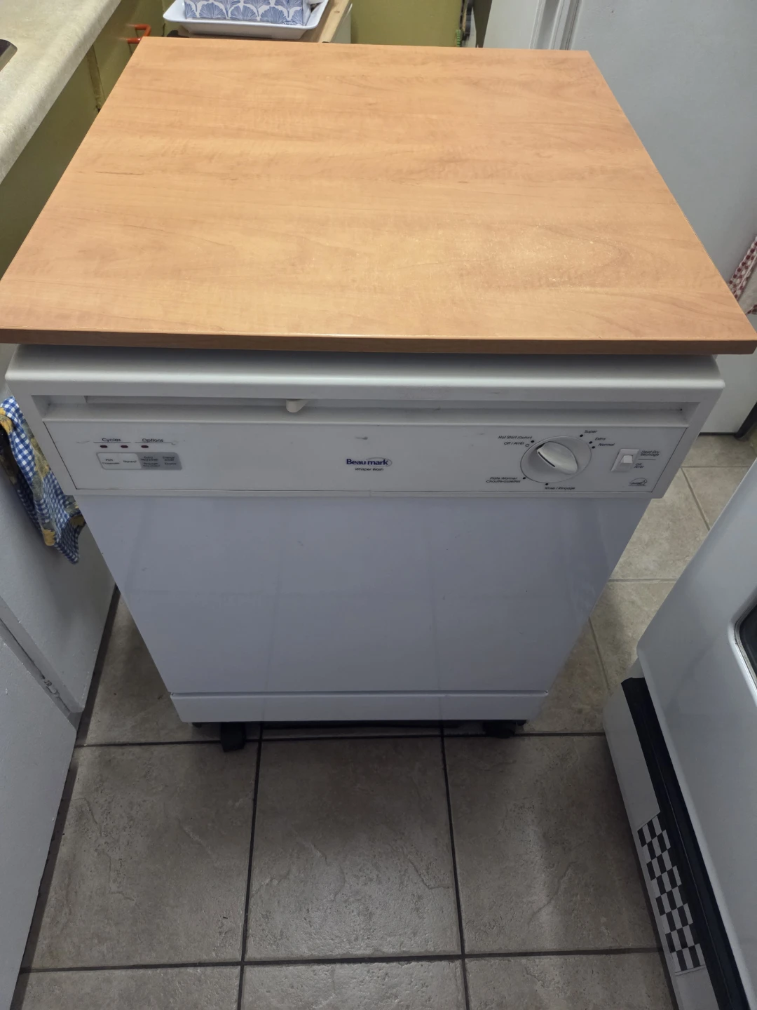 Beaumark Dishwasher with Wooden Top - photo 4