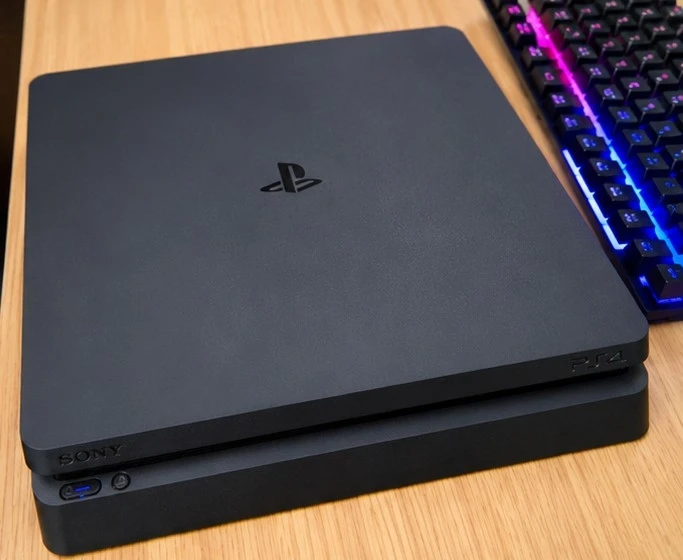 PS4 Slim + 2 Controllers + Games - photo 3
