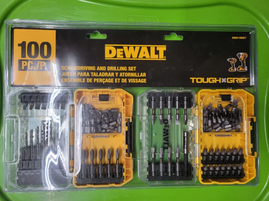 DeWalt 100-Piece Screwdriving and Drilling Set - photo 2