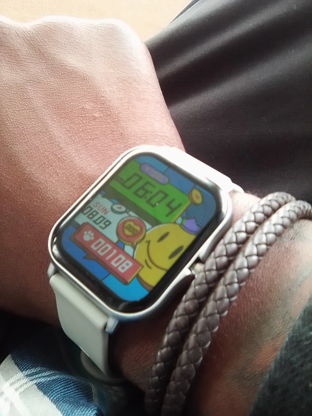 Smartwatch with custom watch face