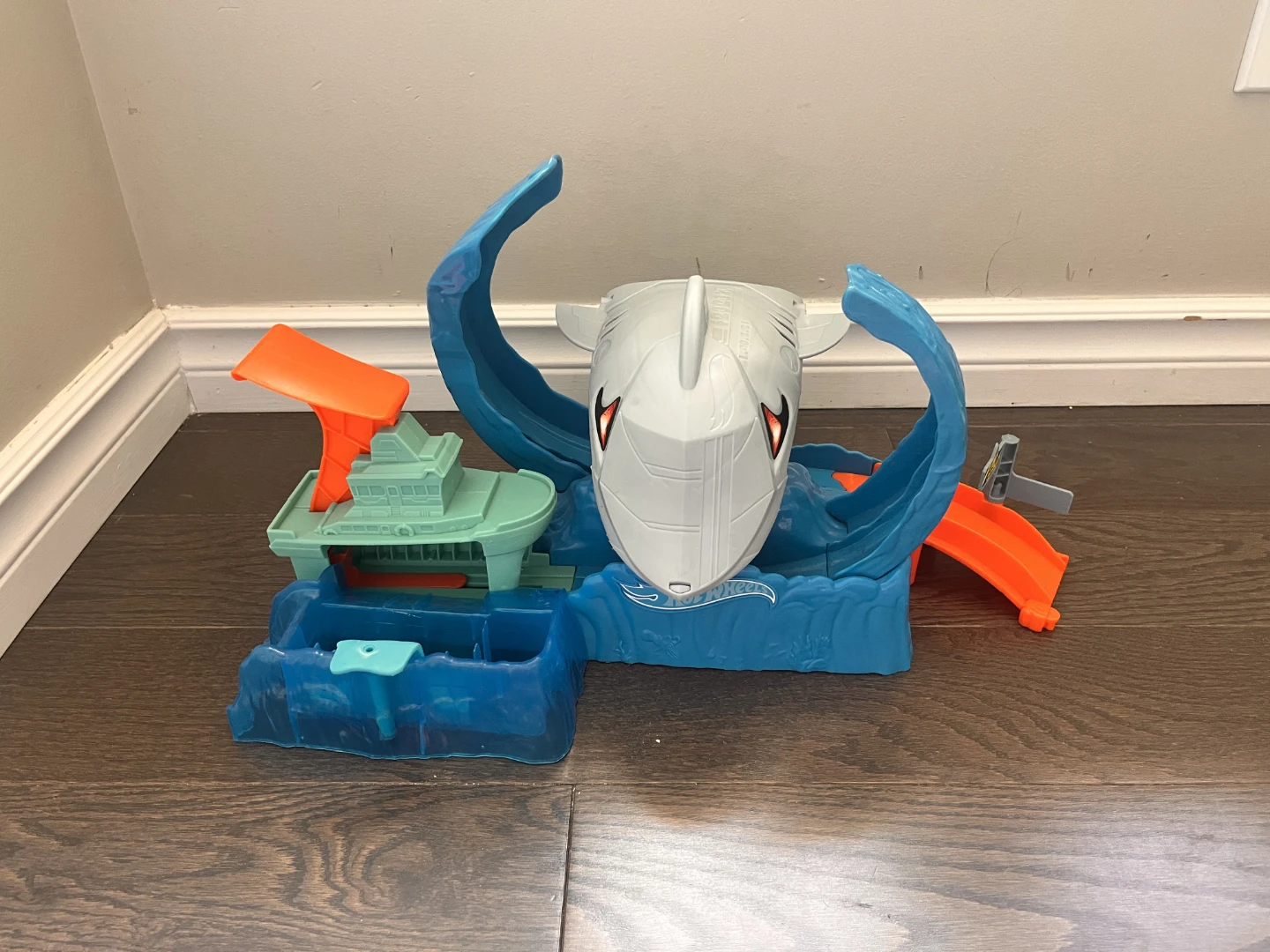 Hot Wheels Shark Truck & Playset Bundle - photo 2