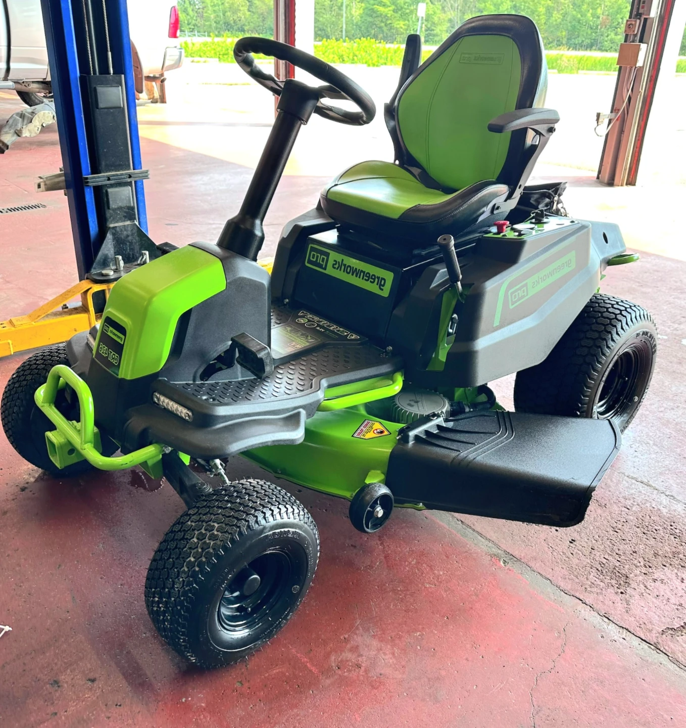 NEW Greenworks 42" Electric Riding Mower
