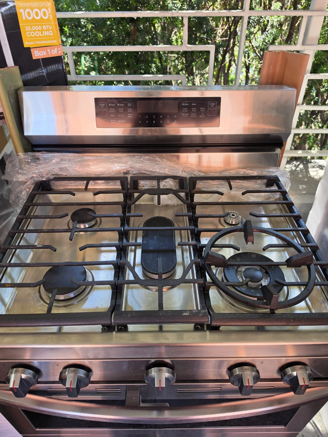 New Samsung 30in Stainless steel gas stove - photo 2