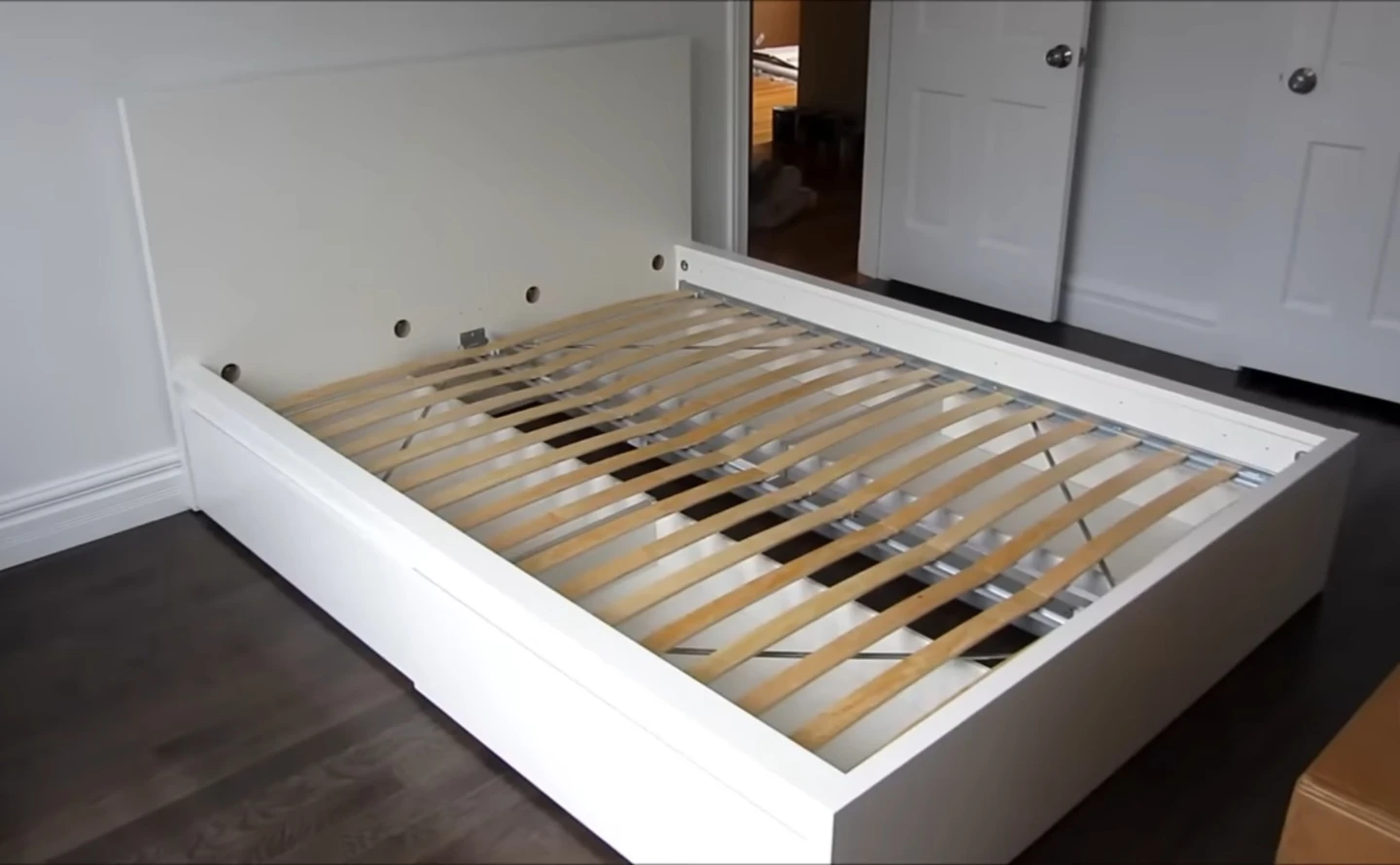 🇨🇦 Ikea Queen Storage bedframe with 4 drawers
