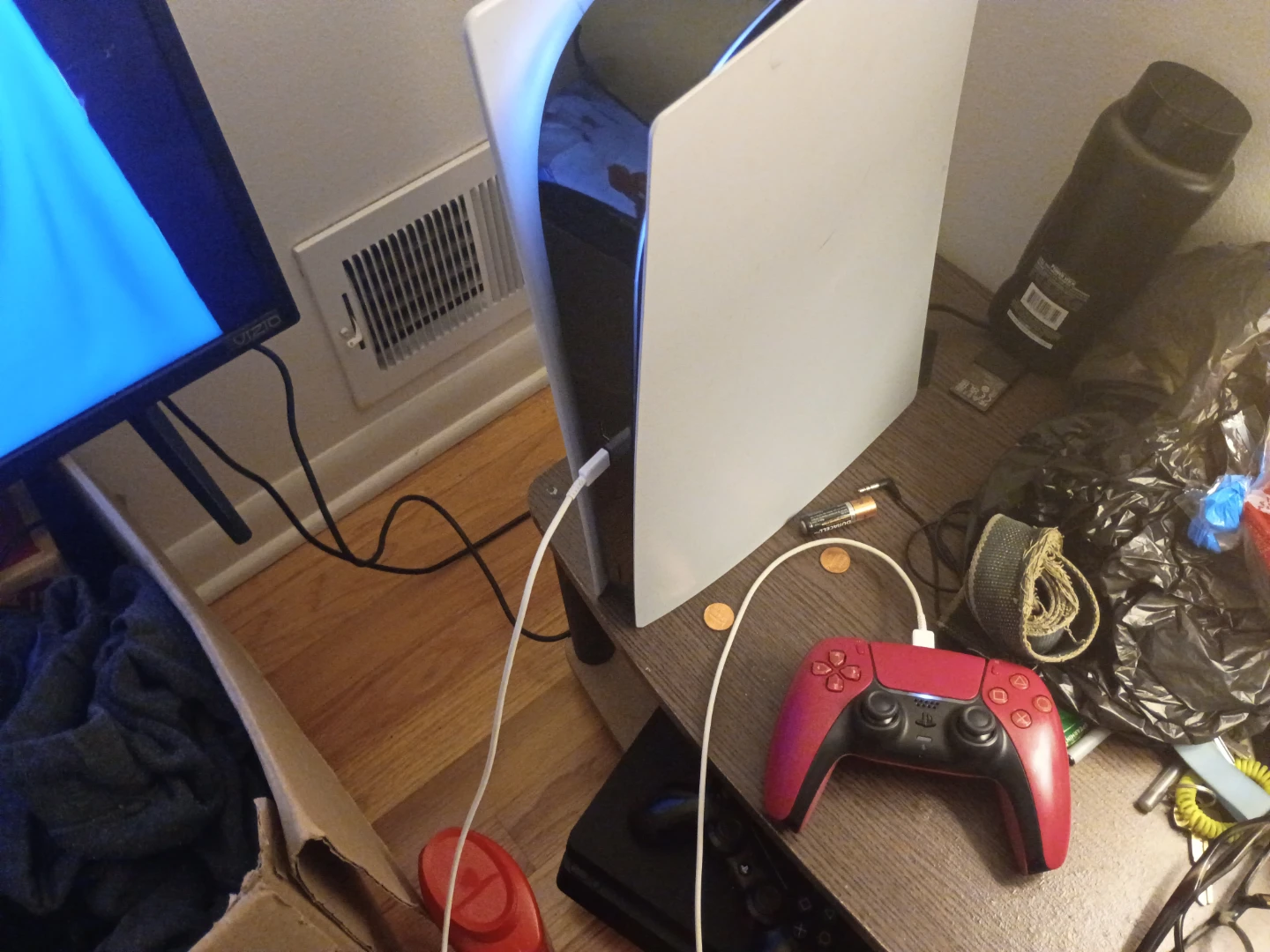 PS5 original digital with a red controller - photo 2