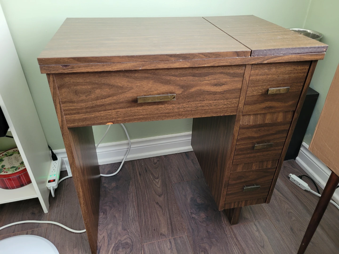 Vintage Sewing Machine Table - photo 2