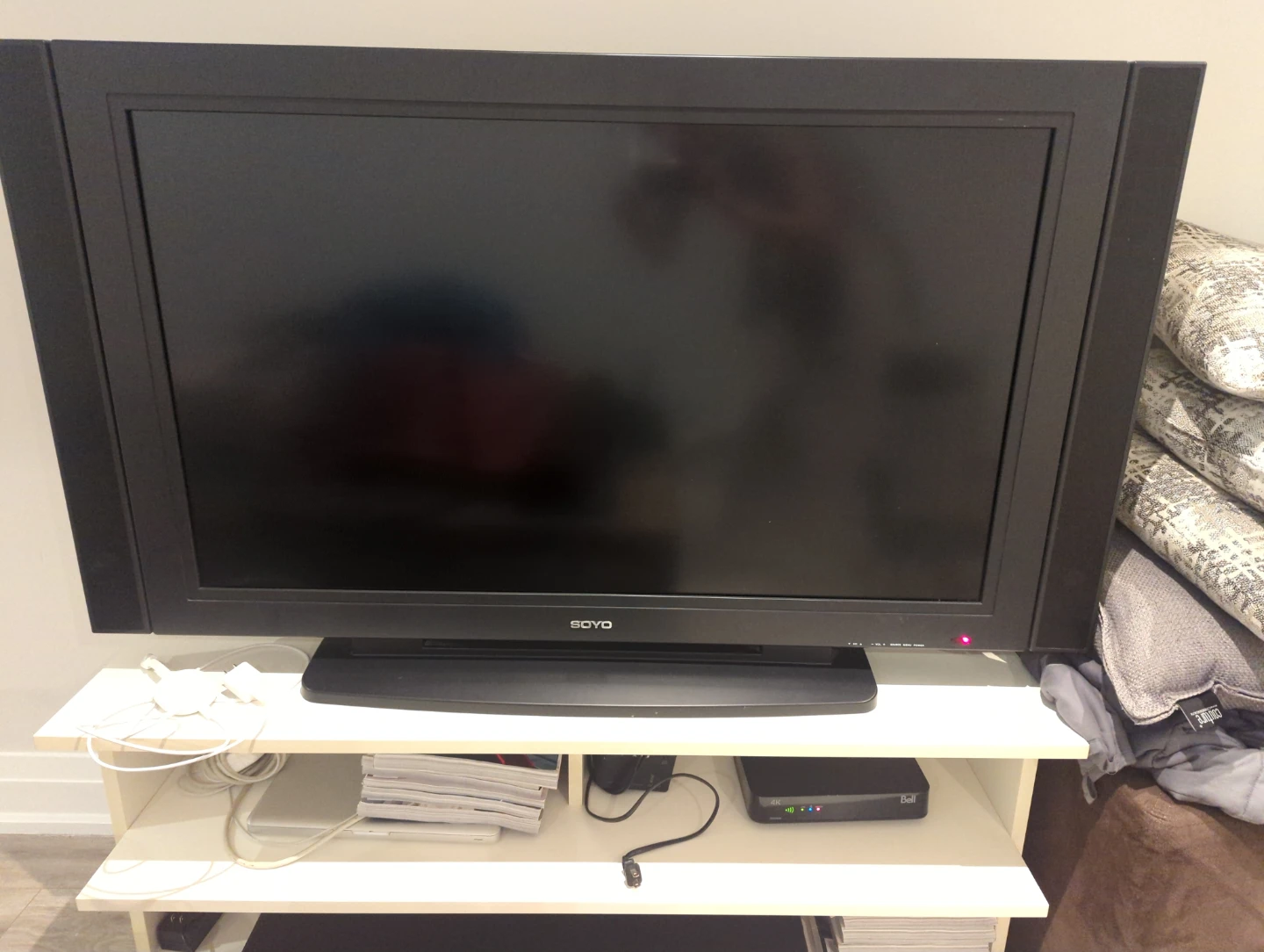 Soyo 32 inch flat screen TV