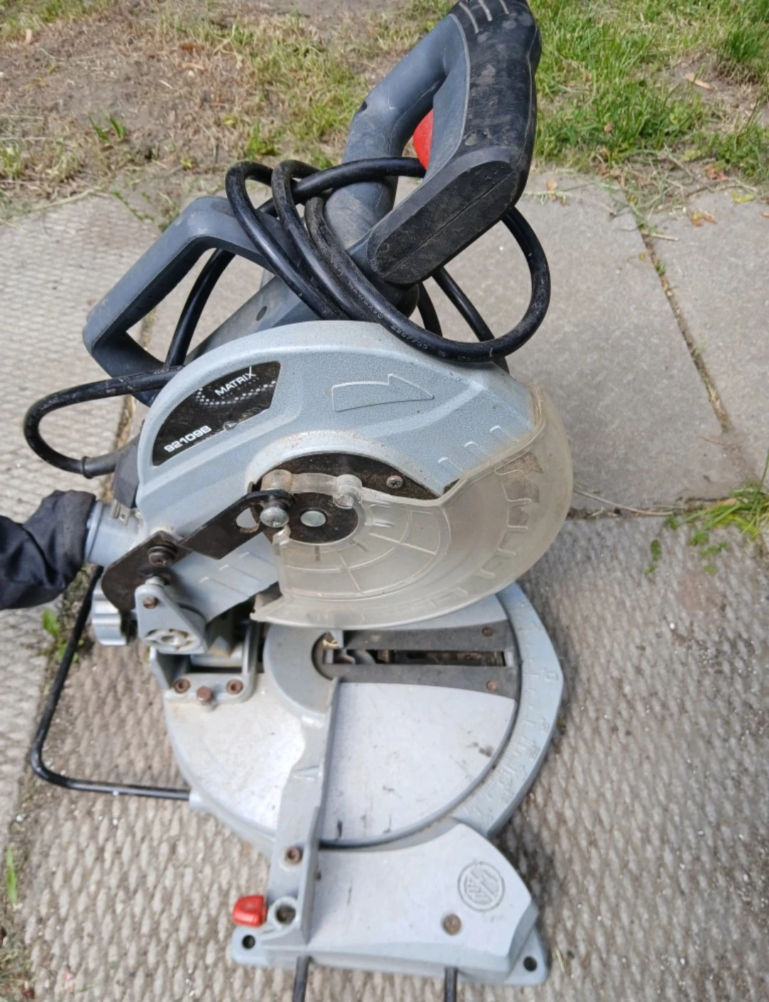 Matrix SP1800 Mitre Saw. Location on ad.