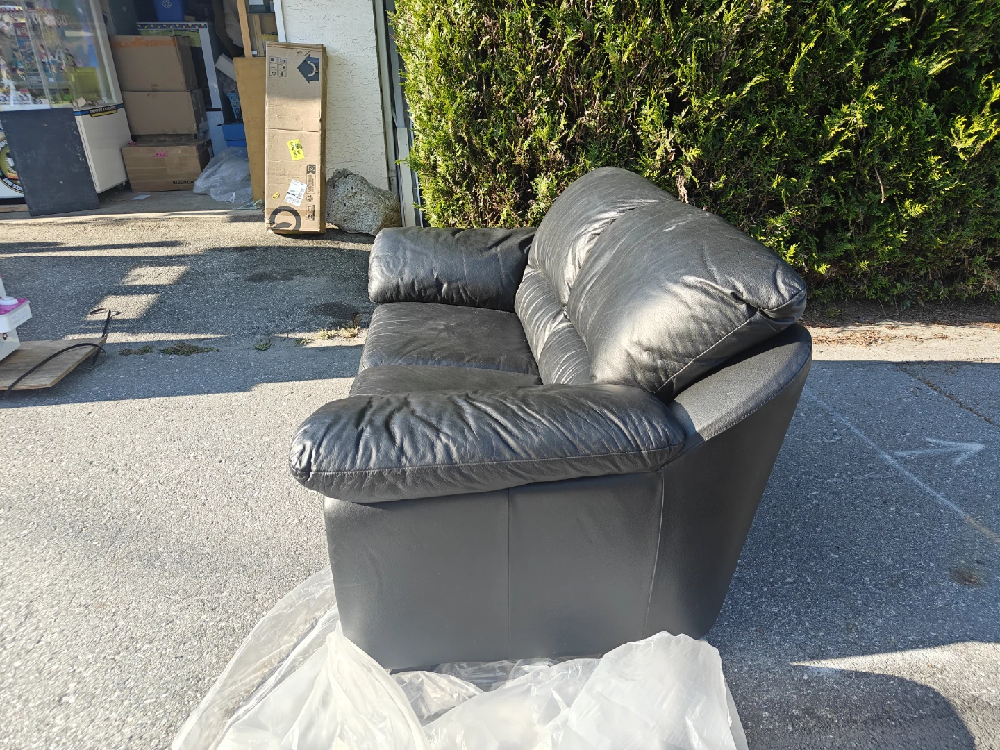 Black Leather Loveseat - photo 2