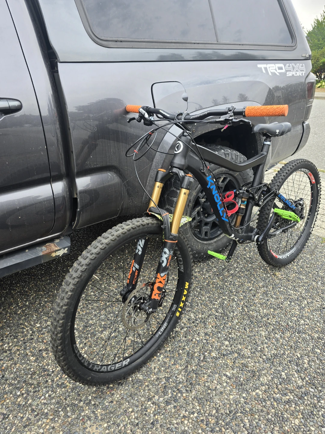 Knolly downhill mountain bike - photo 2