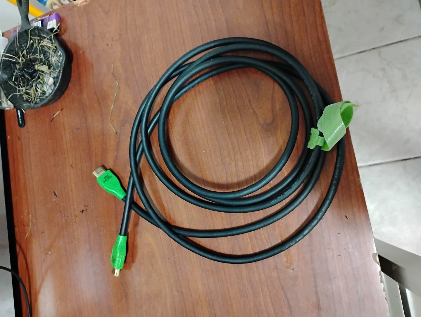 32" Tv, ultra fast HDMI and a corded headset (Price Negotiable) - photo 2