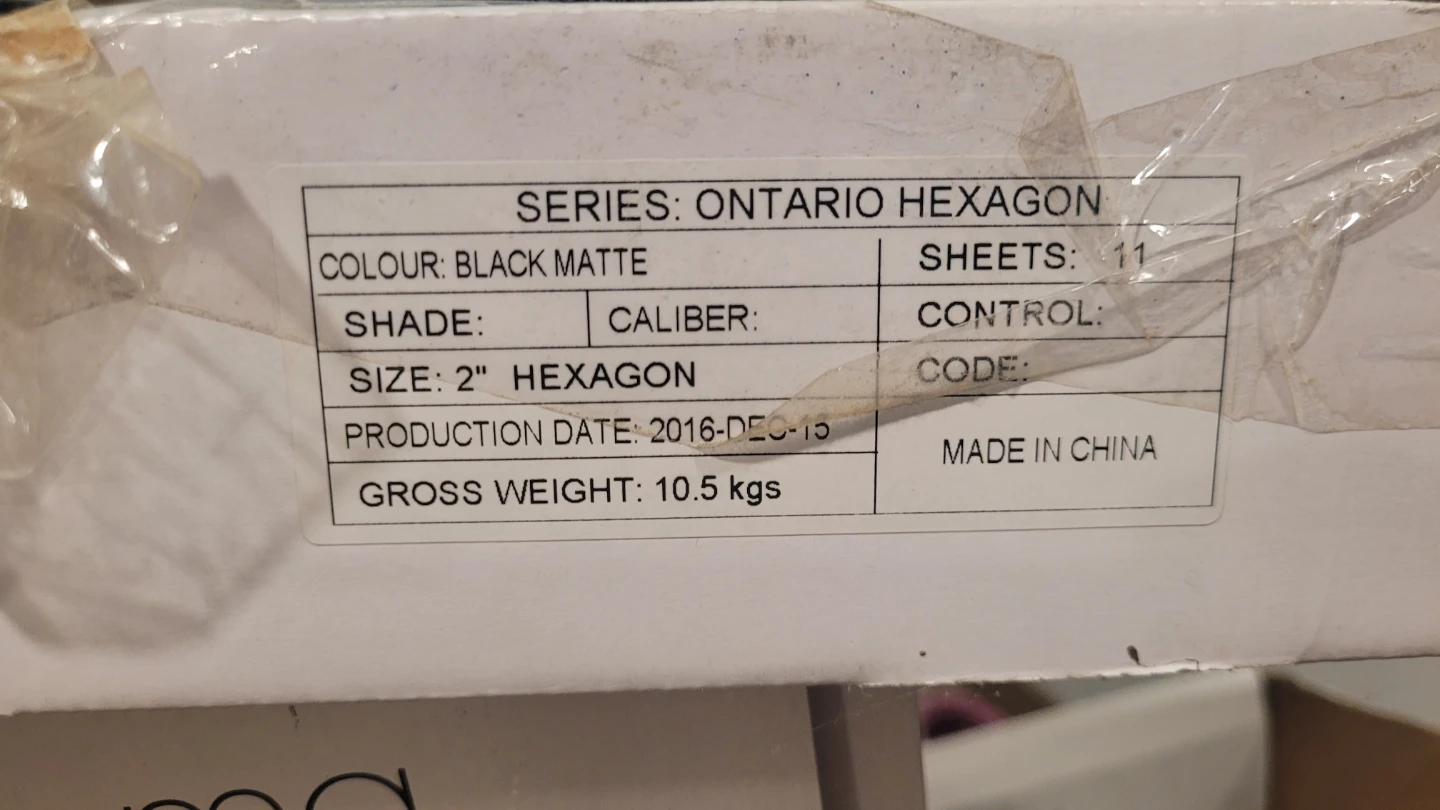 Free box of black hexagon tiles - photo 2