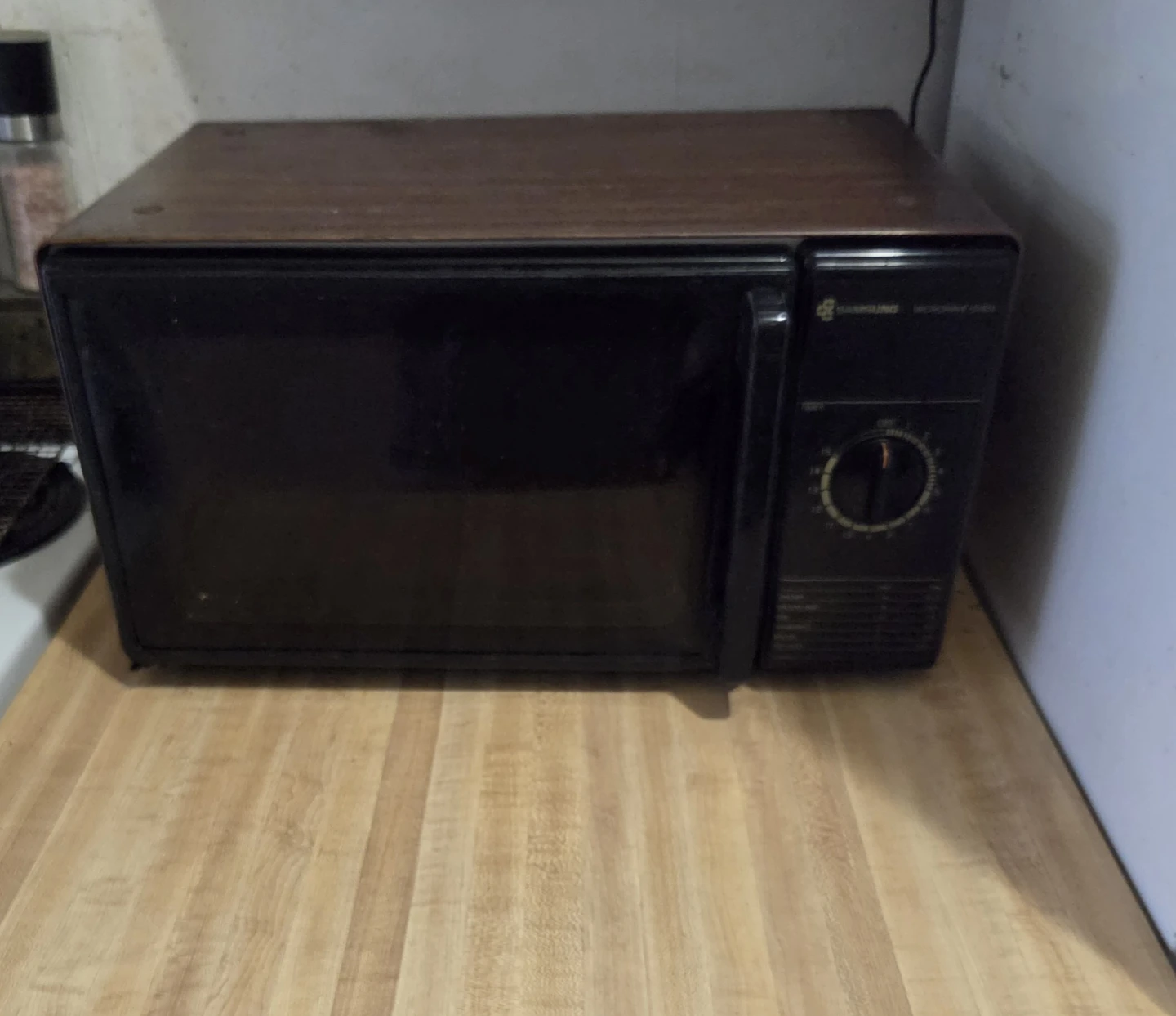Kitchen Clearout -  FREE - furniture, appliances, storage - photo 4