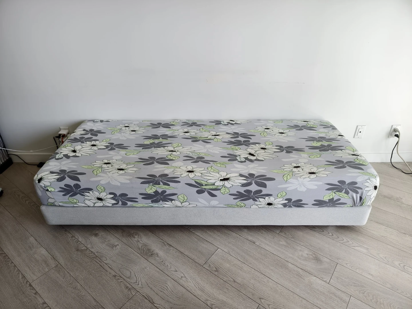 Modern Convertible Sofabed – Queen & Twin Sizes - photo 4