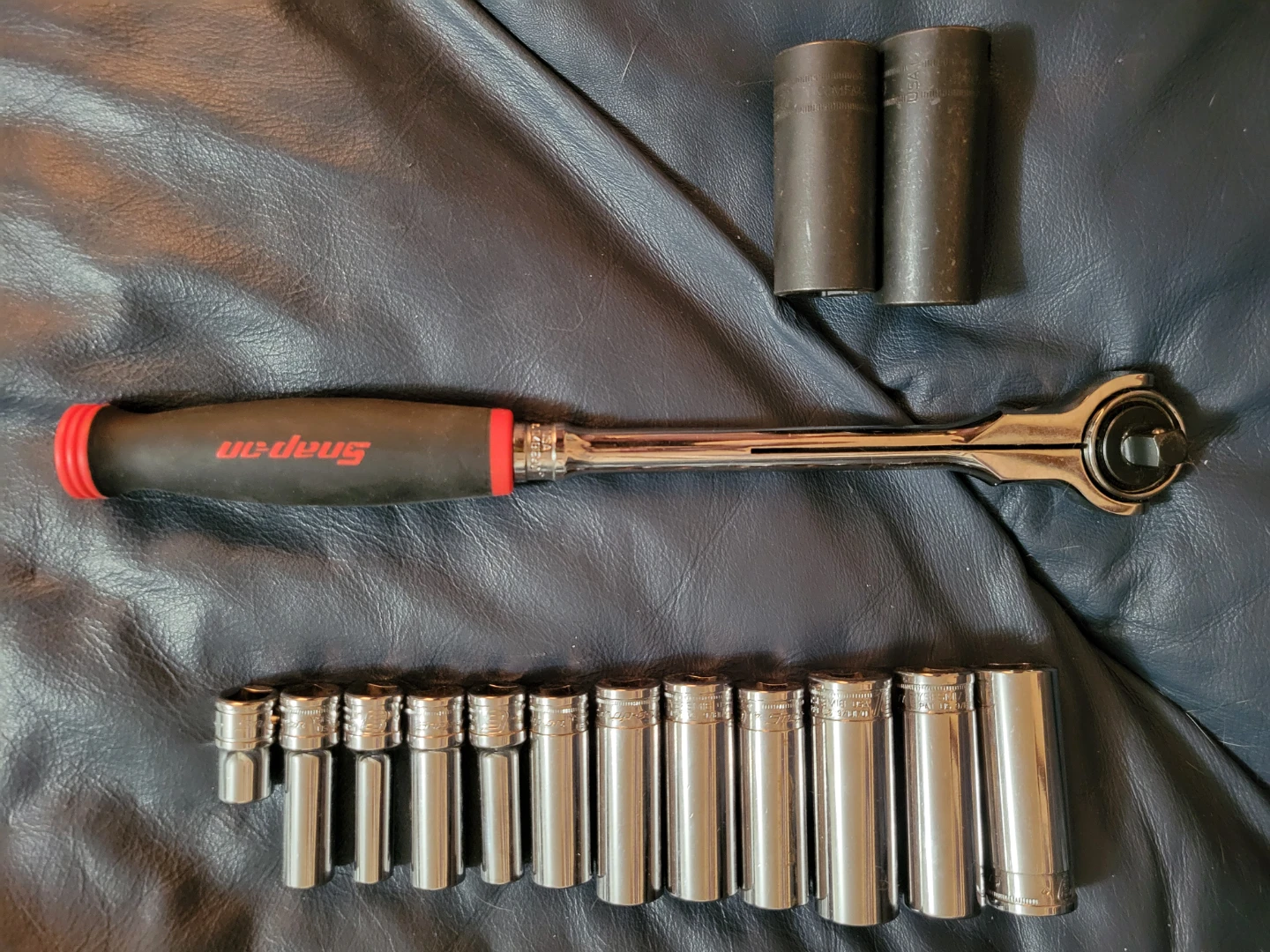 Snap-on ratchet and socket set