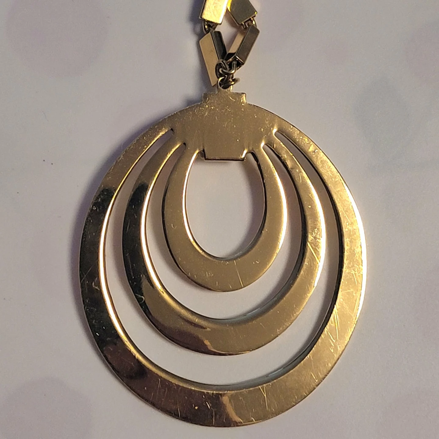 Gold Tone Necklace with Circular Pendant - photo 3
