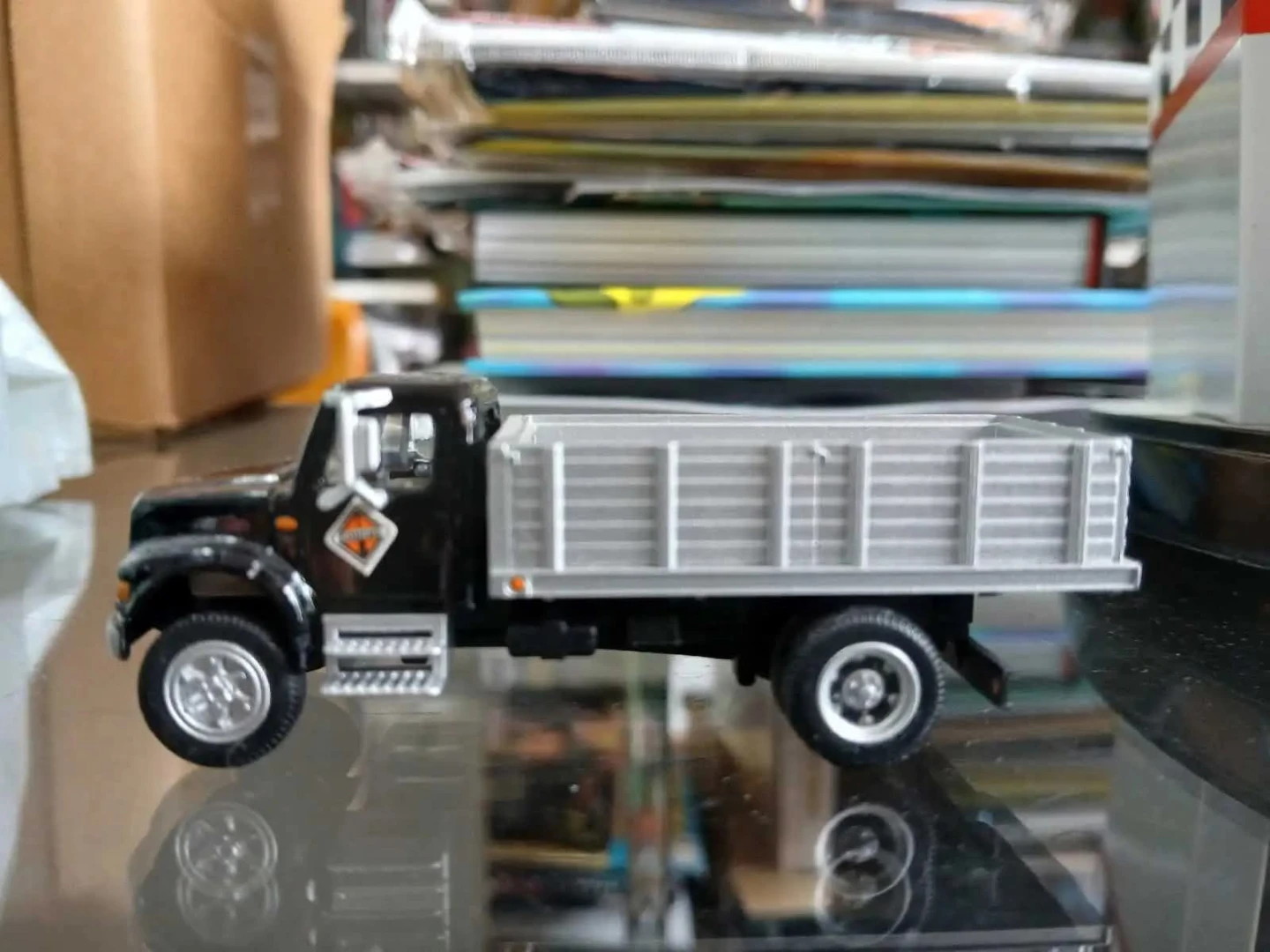 Diecast Black Flatbed Truck - photo 3