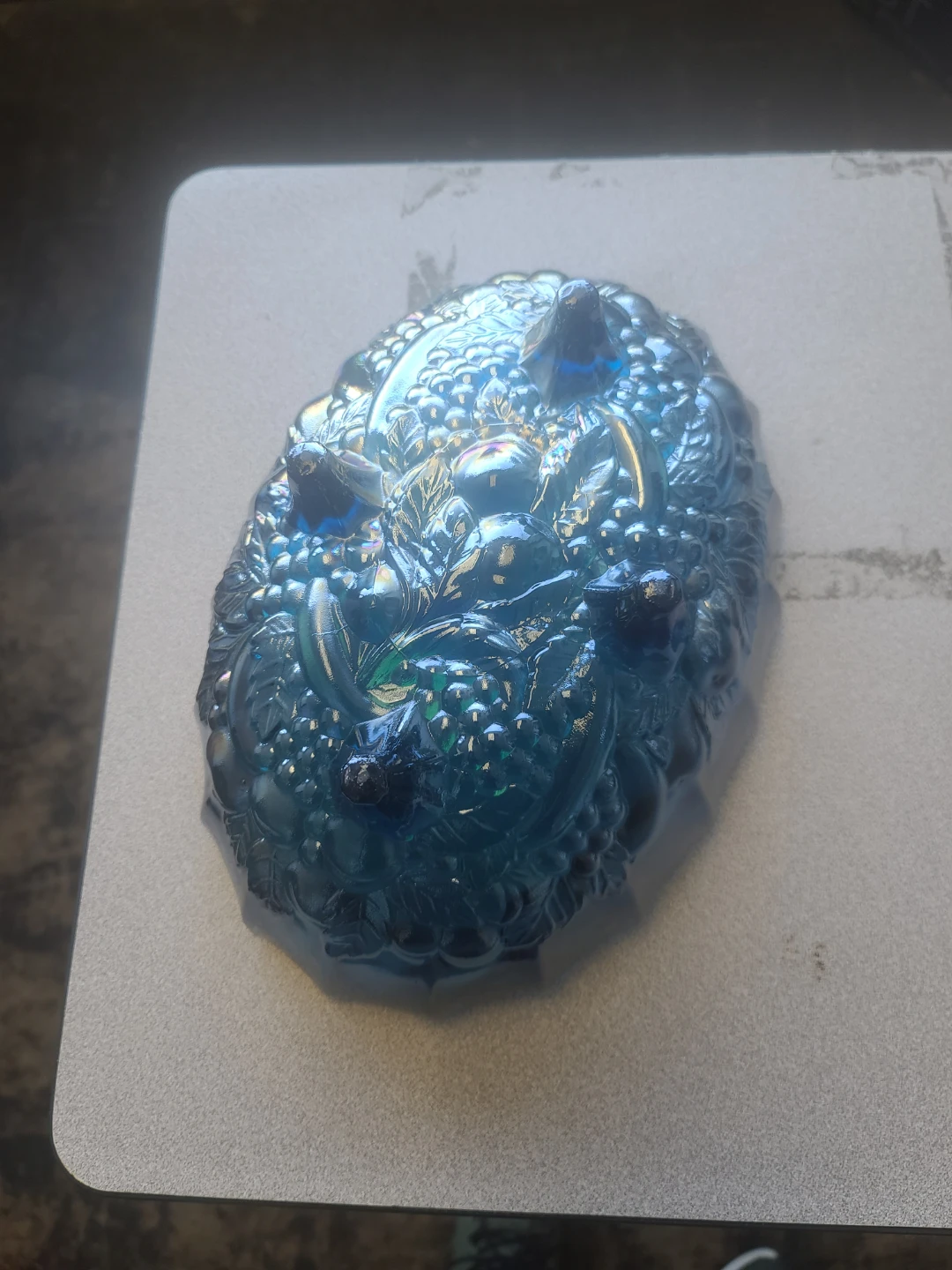 Blue iridescent glass footed bowl with grape and leaf design - photo 3