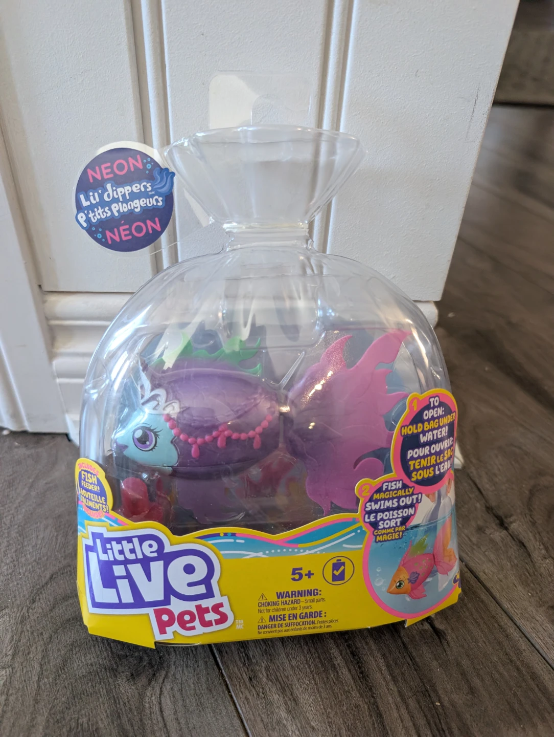 Little Live Pets Lil' Dippers Neon Fish Toy