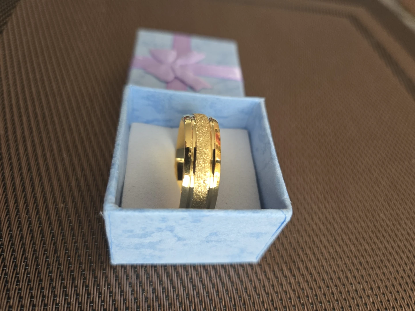 Gold-toned textured band ring in gift box - photo 2