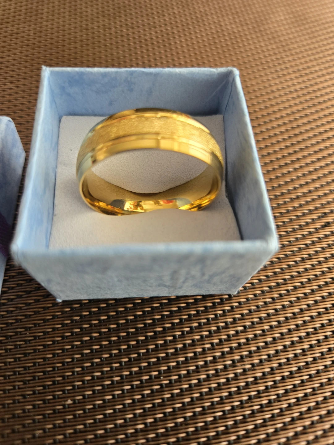 Gold-toned textured band ring in gift box - photo 3