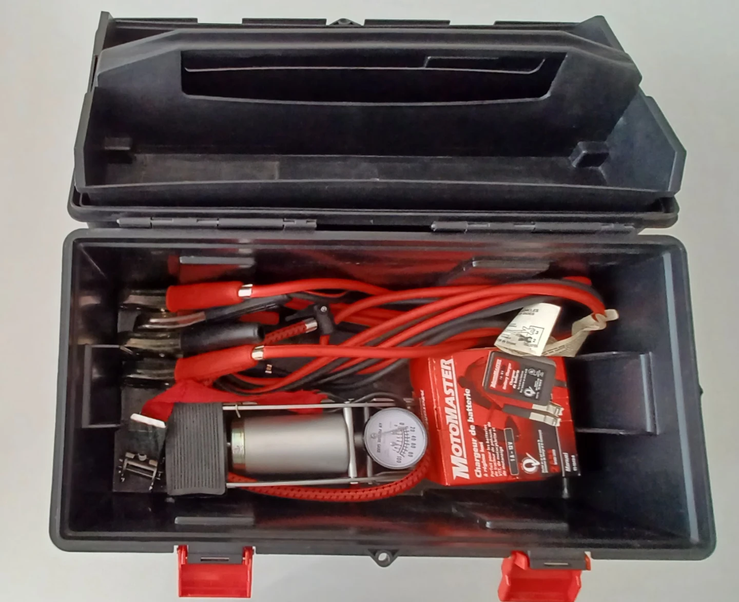 Motomaster Battery Charger and Air Compressor Kit