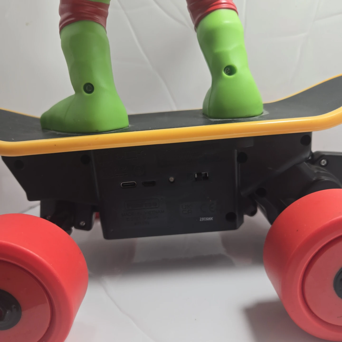 Teenage Mutant Ninja Turtles Raphael RC Skateboard - photo 4