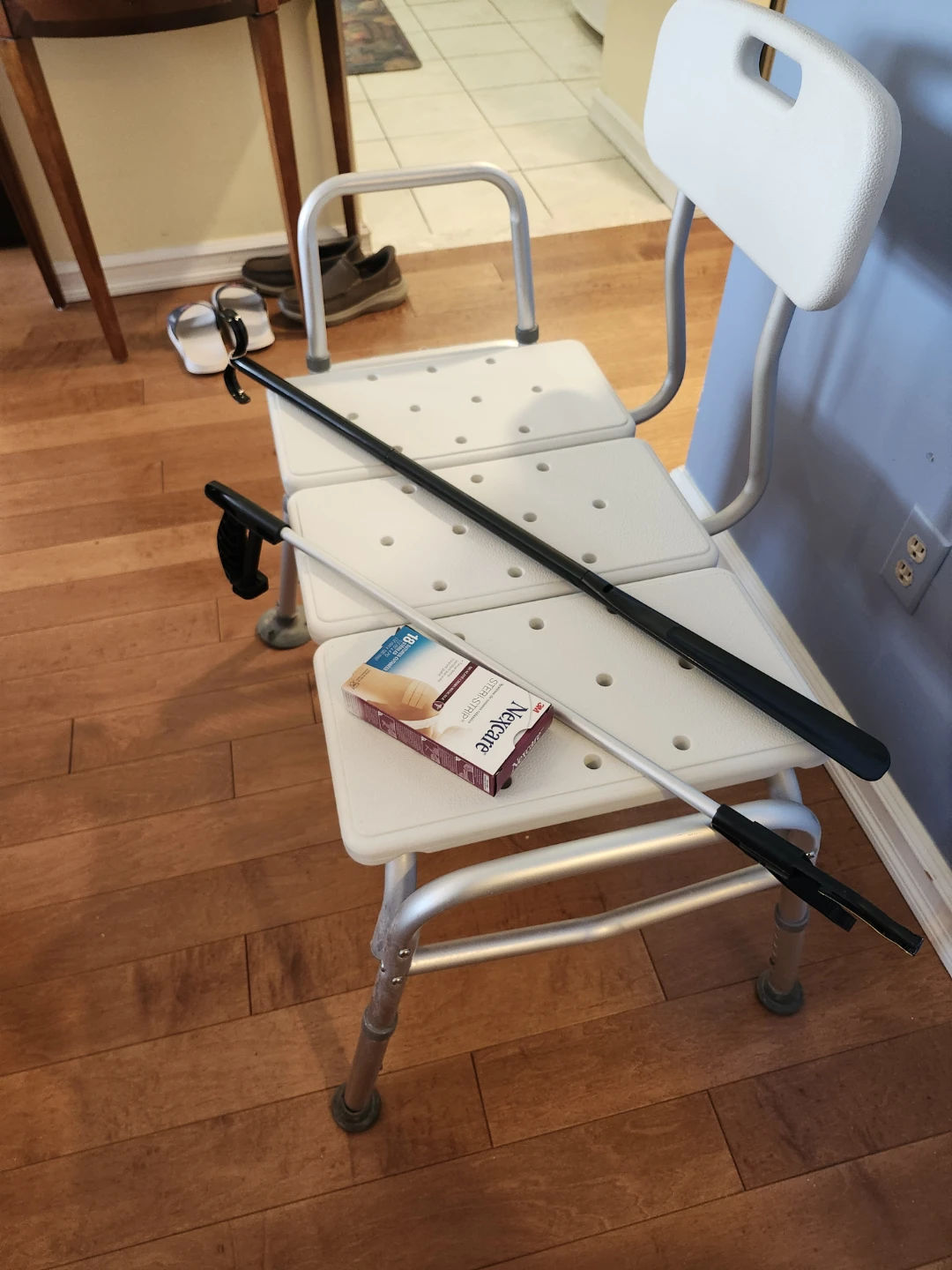 Bath transfer plus long shoe horn and grabber