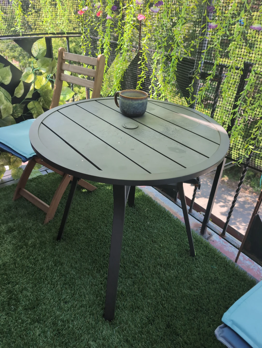 Round Aluminum Patio Table - 72 cm Diameter