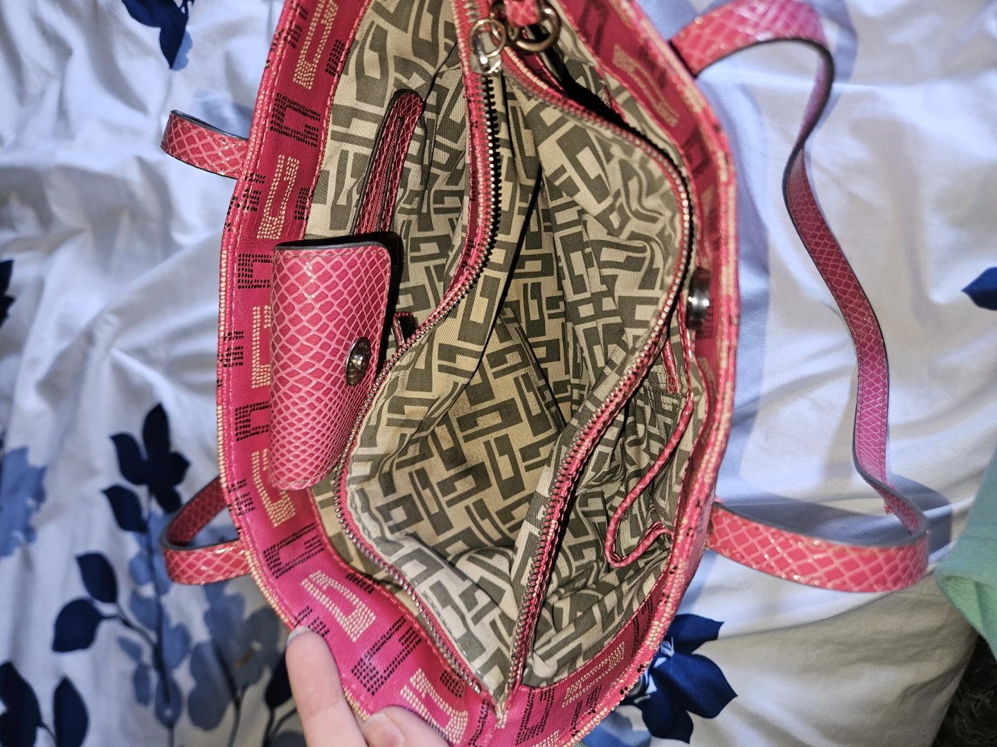 Guess Pink Monogram Tote Bag - photo 5