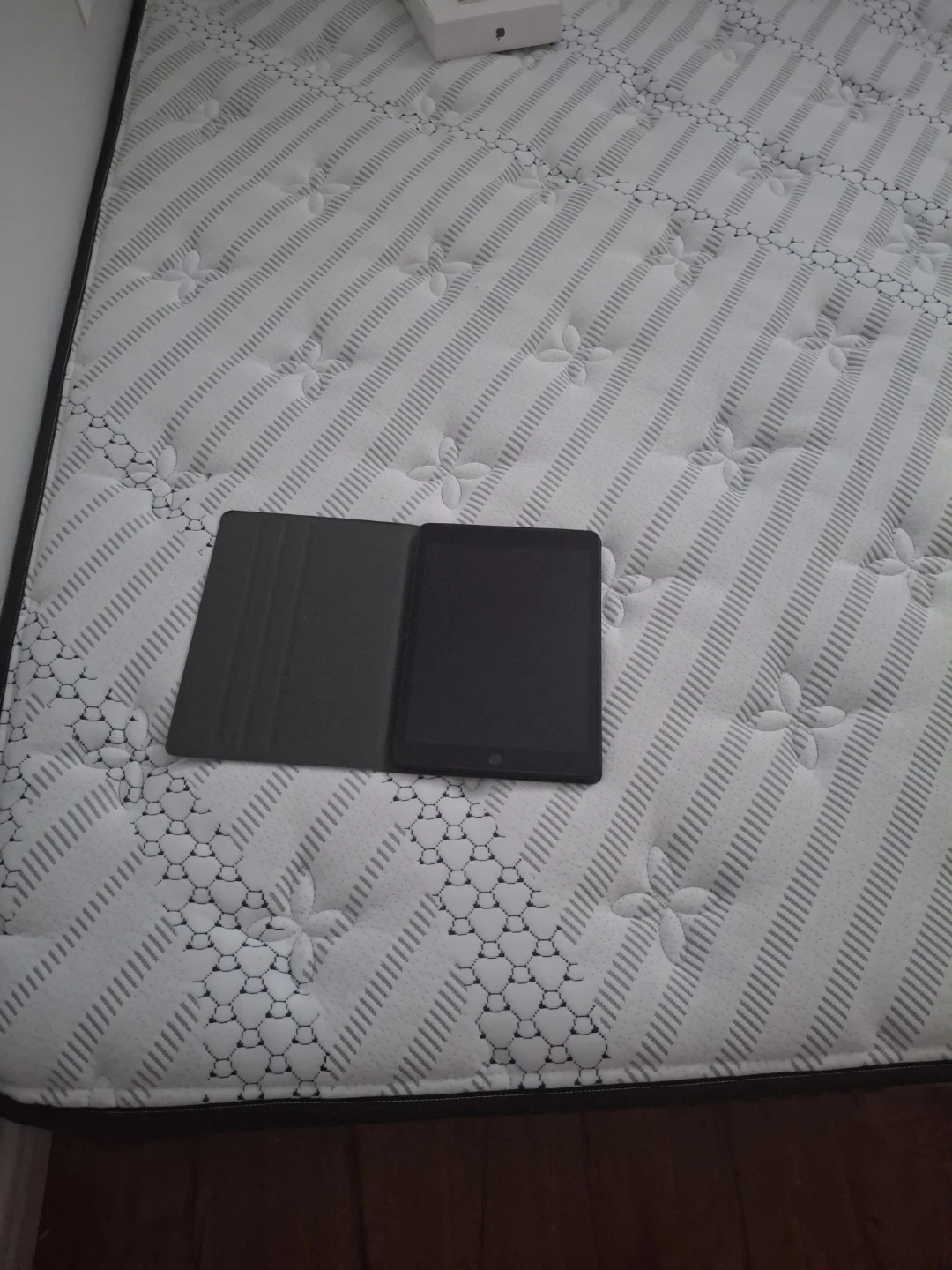Apple iPad- 9th generation 2021 wifi - photo 2