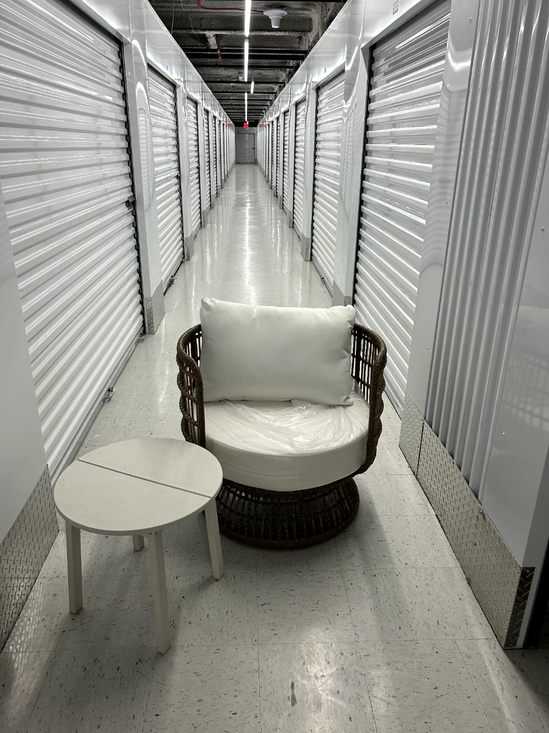 Oversized Outdoor Chair and Table - photo 2