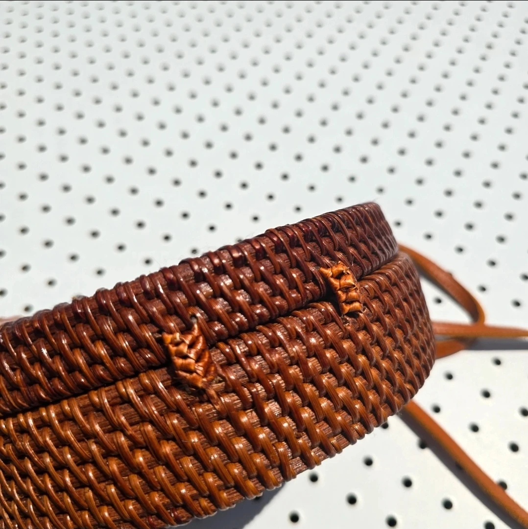 Handwoven Balinese round rattan crossbody bag - photo 4