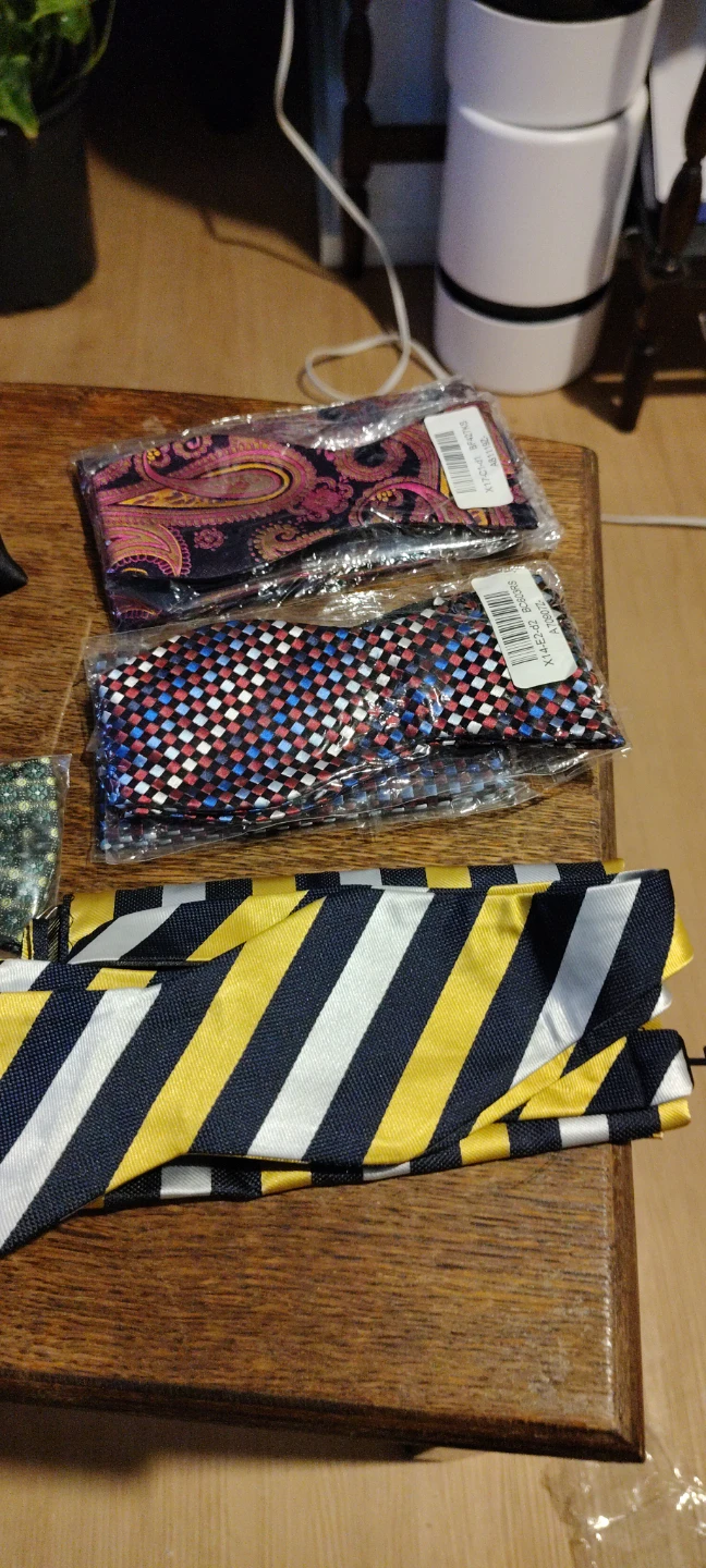 8 Variety of Bow Ties and Neck Ties - photo 4
