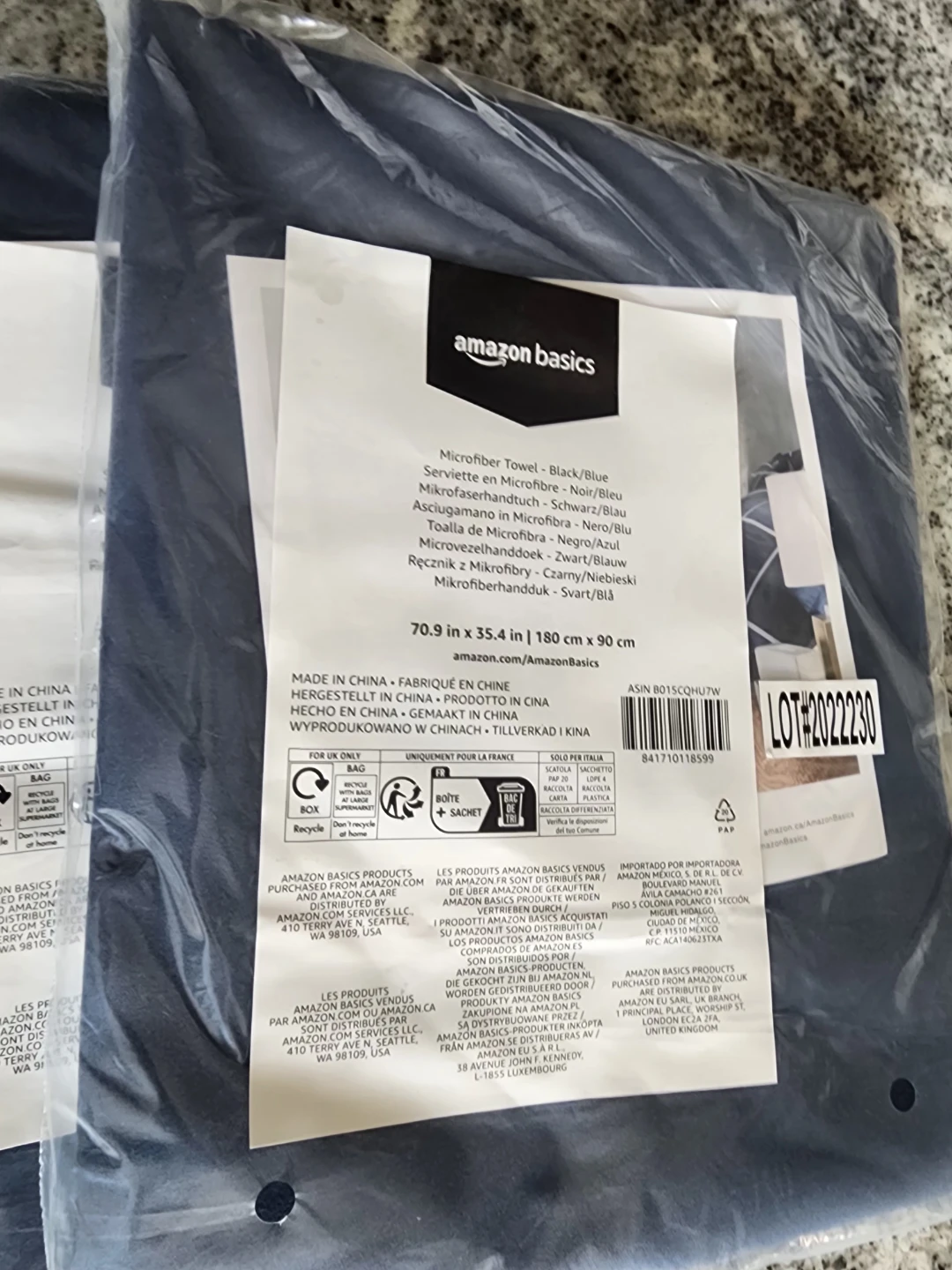Amazon Basics Microfiber Towel - Black/Blue - photo 2