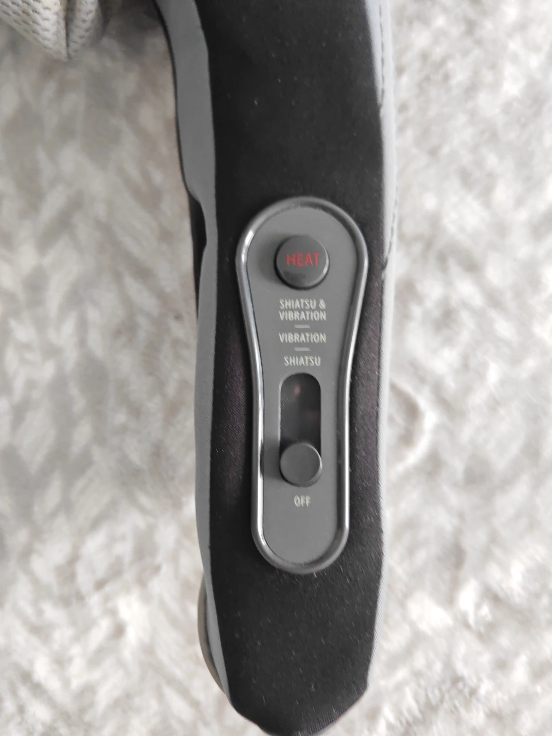 Shiatsu Neck & Shoulder Massager with Heat – Great Condition - photo 2