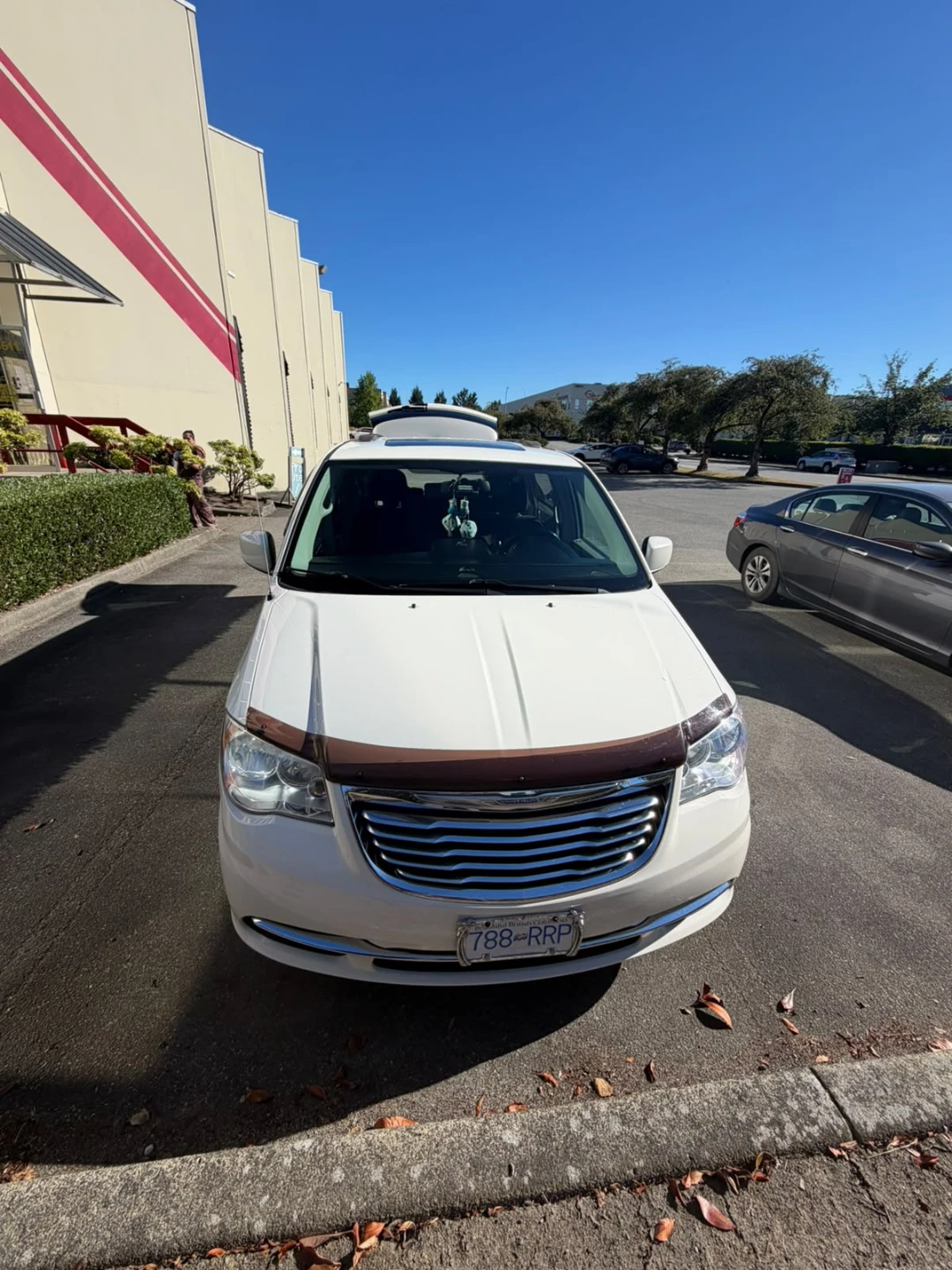 2012 chrysler town and country - photo 2