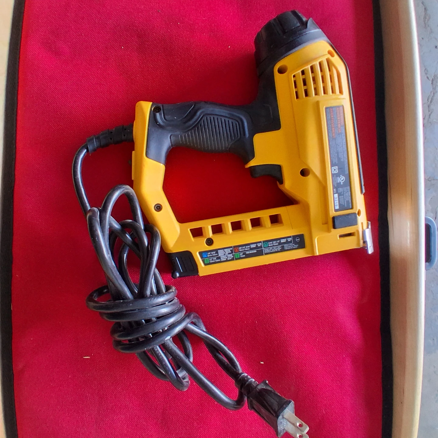 DeWalt Multi-Tacker Staple Gun - photo 4