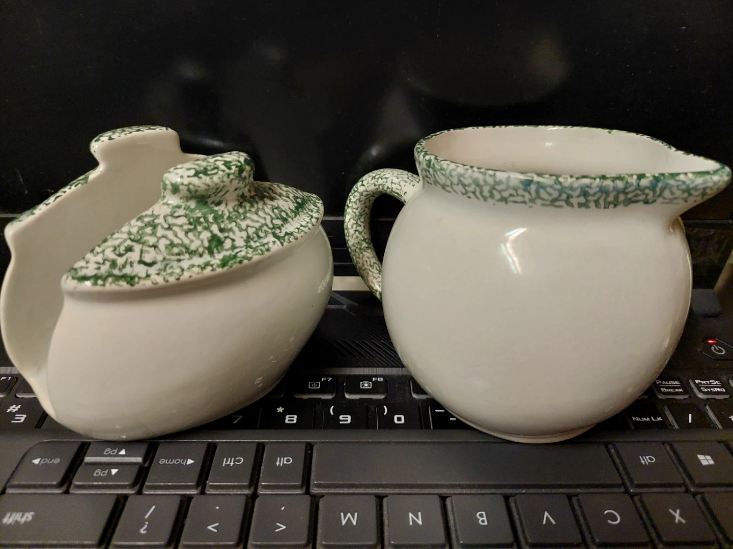 Vintage ceramic Napkin Holder and Creamer Set - photo 4